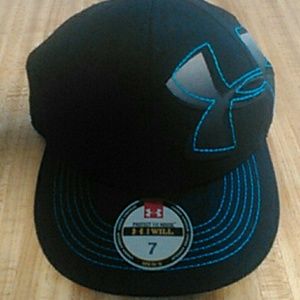 Under armour fitted baseball cap